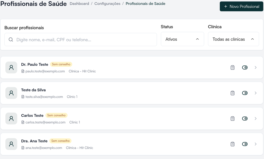 Tela Profissionais de Saúde com Novo Profissional, busca, filtros de status e clínica e a lista (nomes fictícios)